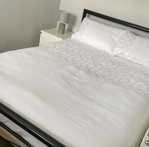 Modern Centre House Дом отдыха